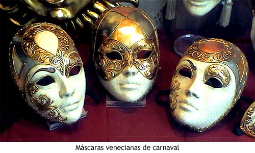 Las máscaras venecianas tradicionales estaban elaboradas con papel-maché, 
