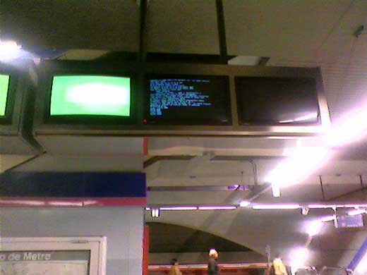 Ordenadores reiniciando en las pantallas del Metro de Madrid