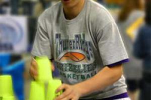 Stacking, el deporte de apilar vasos