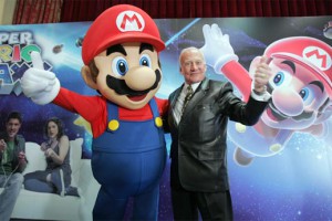 Buzz Aldrin aterriza en la presentación de ‘Super Mario Galaxy’