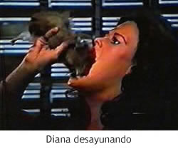 Diana comiendo un hamster