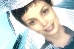 V (2009), el piloto - Anna