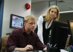 V (2009), el piloto - Dale Maddox y Erica