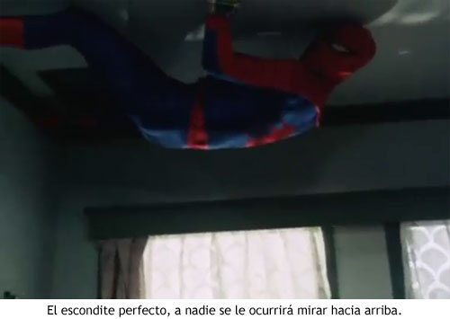 Spider-man japonés - Trepando al techo